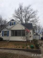 1121 Janssen St, Pekin, IL 61554-4755