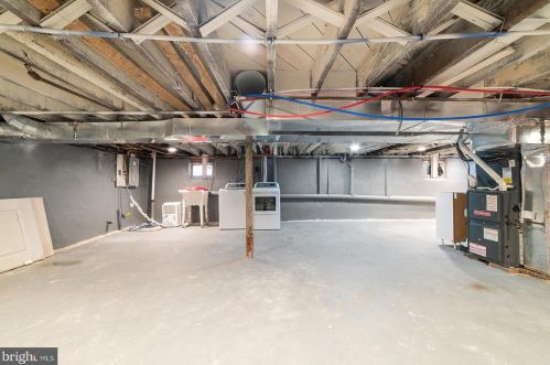 6889 Highland Ave, Camden NJ 08110-6211 exterior