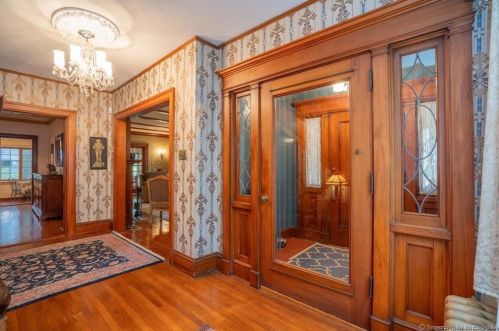 160 Oxford St, Hartford CT 06105-2514 exterior