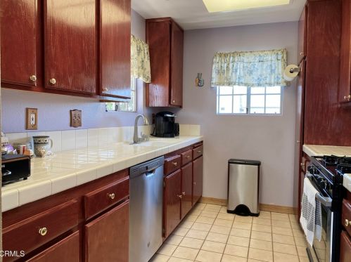 2023 Blackberry Cir, Oxnard CA 93036-9066 exterior