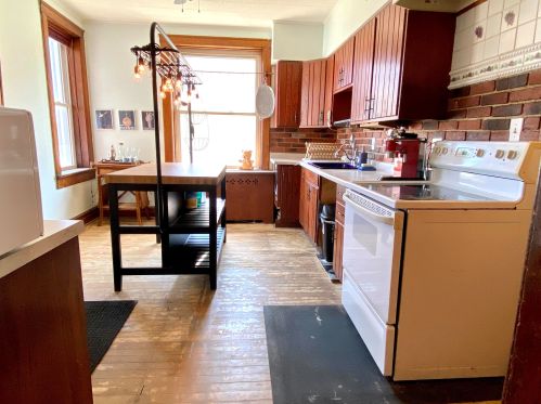 1985 Muskego Ave, Milwaukee WI 53204-3600 exterior