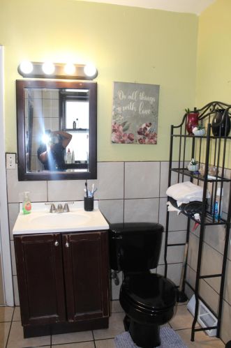 2401 9 Pl, Milwaukee WI 53215-3214 exterior