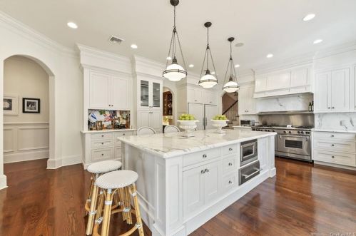 33 Sarles St, Armonk NY 10504-1229 exterior