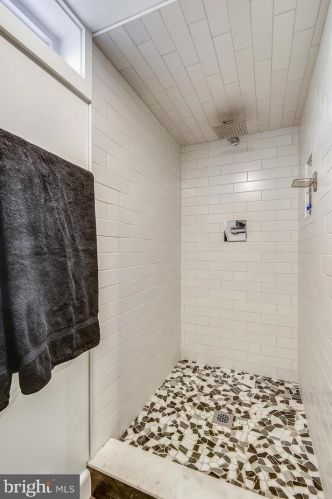 301 Glendale Ave, Alexandria VA 22301-2407 exterior