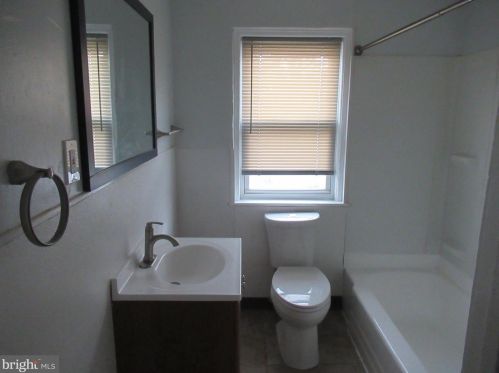 966 Niagara Rd, Camden NJ 08104-2860 exterior