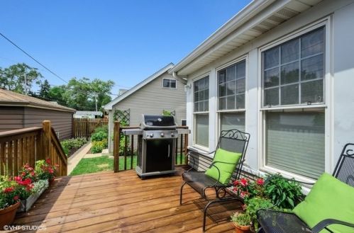 6714 Thorndale Ave, Chicago IL 60631-3149 exterior