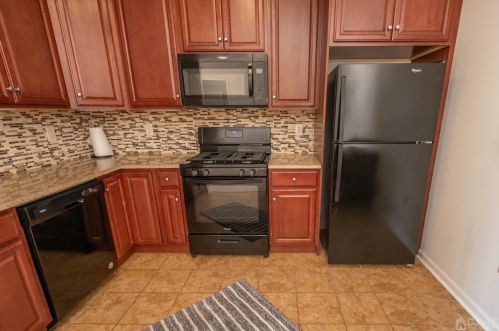 306 Regency Pl, Woodbridge NJ 07095-1036 exterior