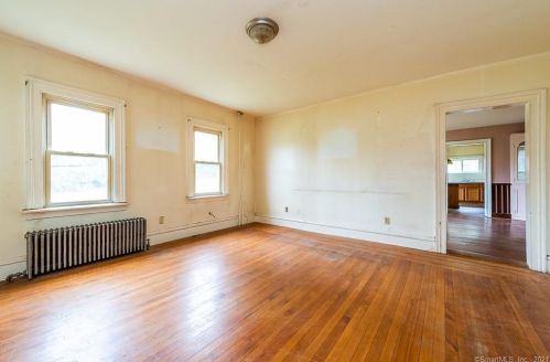 1075 Poquonock Ave, Windsor CT 06095-1234 exterior