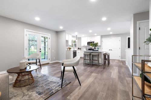 1049 Fernpark Dr, Saint Louis MO 63141-6132 exterior