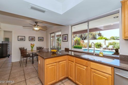 9218 33 Way, Phoenix AZ 85028-4907 exterior