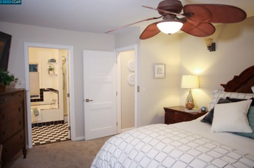 1963 Altura Dr, Concord CA 94519-2201 exterior