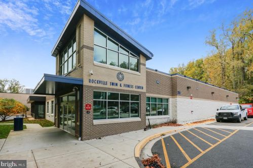 218 Forest Ave, Rockville MD 20850-1820 exterior