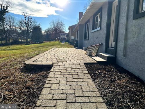 99 Elfreth Rd, Huntingdon Valley PA  19006-1210 exterior