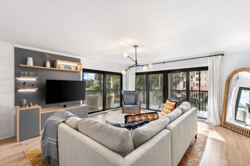 6080 Pelican Bay Blvd, Naples, FL 34108-7128