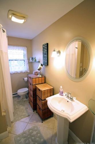 30 Hemlock Ter Ext, Deep River CT 06417-1606 exterior