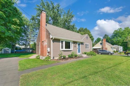 59 Neelans Rd, Enfield CT 06082-5734 exterior