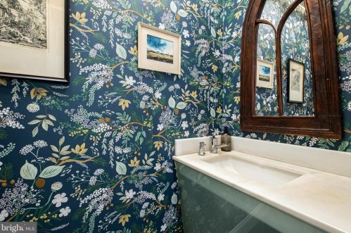 310 16th St, Philadelphia PA  19102-4907 exterior