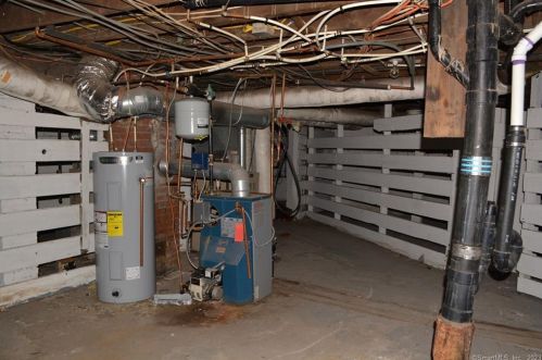 356 Chestnut St, New Britain CT 06051-2307 exterior