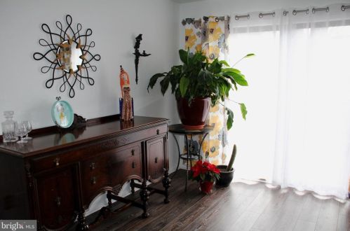 6 Rebecca Ct, Trenton NJ 08628-3339 exterior