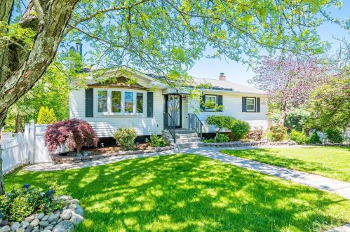 40 Fox Rd, Edison, NJ 08817-4915