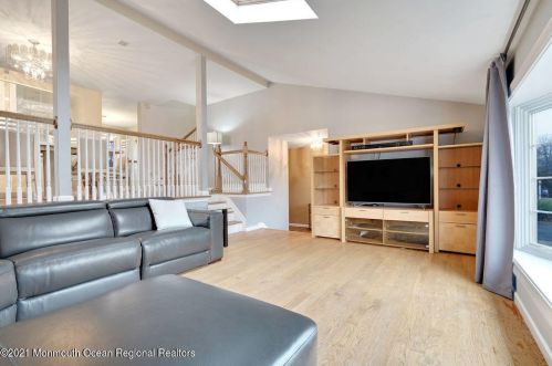 46 Brookside Rd, Edison NJ 08817-4618 exterior