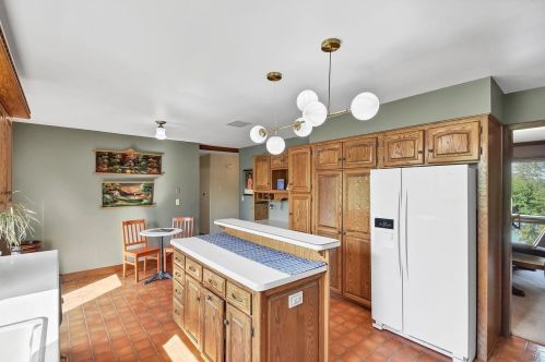 6258 Silver Hl Dr, Manitowoc WI 54220-9328 exterior