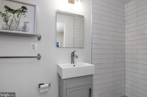 313 Royal St, Alexandria VA  22314-2628 exterior