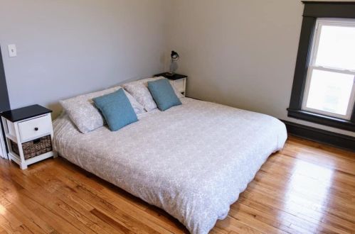 1019 Fulton St, Grand Rapids MI 49504-6117 exterior