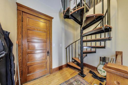 3831 Central Park Ave, Chicago IL 60618-4102 exterior