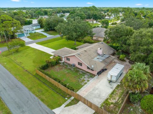 1718 Ocean Cove Ave, Fort Pierce FL  34953-2450 exterior