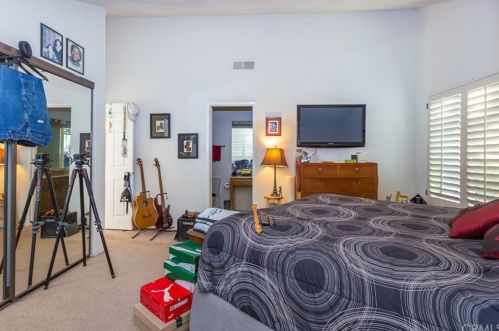 1042 Walnut St, Tustin CA 92780-4642 exterior