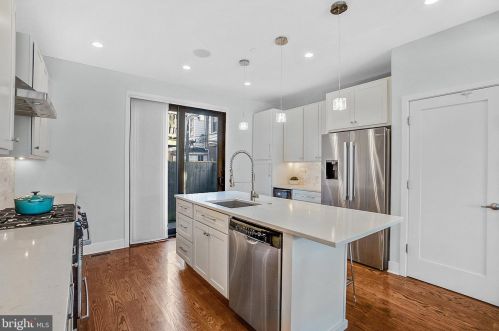 2011 Brown St, Philadelphia PA 19123-2256 exterior