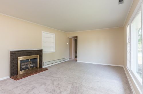 1321 Glen Flora Ave, Waukegan, IL 60085-1714