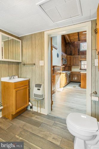 995 Frederick Pike, Littlestown PA 17340-9381 exterior