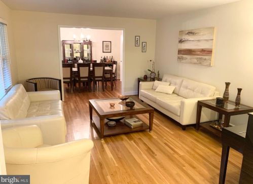 8507 Victory Ln, Rockville, MD 20854-3564