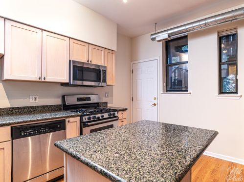 5351 Kenmore Ave, Chicago, IL 60640-2460