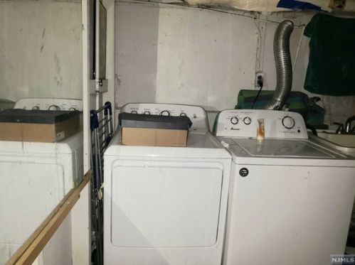 1290 Beaumont Ave, Teaneck NJ 07666-4901 exterior