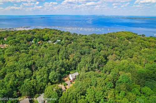 13 Victorian Woods Dr, Atlantic Highlands NJ  07716-1500 exterior