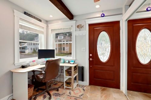 32 Lincoln St, North Andover MA  01845-2701 exterior