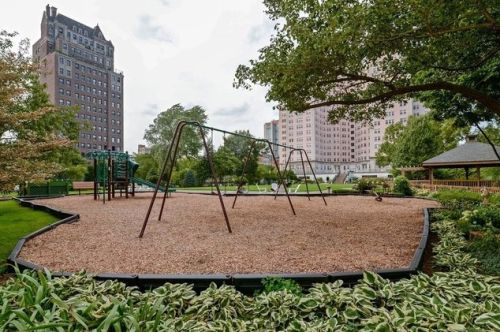 5555 Sheridan Rd, Chicago IL  60640-1609 exterior