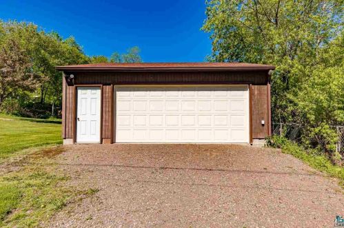 922 6th St, Duluth, MN 55806-2342