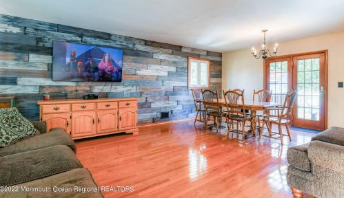 26 Laurelton Ave, Jackson Twp NJ  08527-2437 exterior