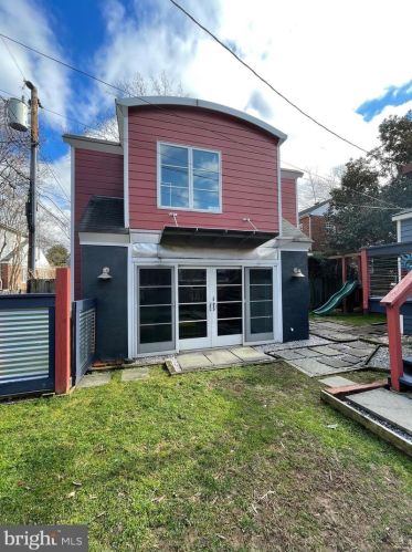 202 Oak St, Alexandria VA  22301-2212 exterior