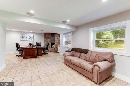 1326 Kirby Rd, Mc Lean VA  22101-2409 exterior