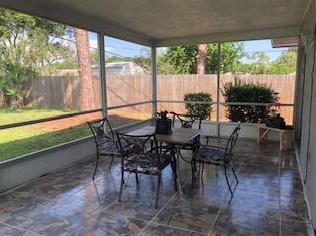 518 Floresta Dr, Fort Pierce FL 34983-8614 exterior