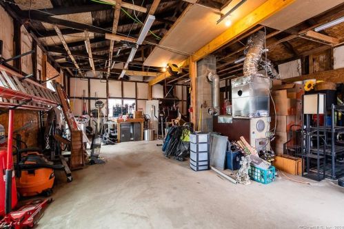 334 Maple Ave, Uncasville CT 06382-2018 exterior