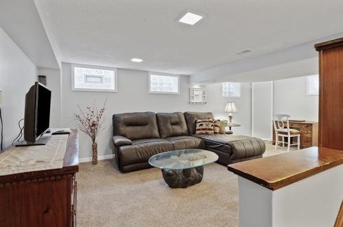 833 Macarthur Dr, Pittsburgh PA 15228-1704 exterior