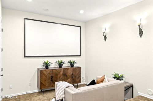 527 Briles Rd, Phoenix AZ  85085-0632 exterior