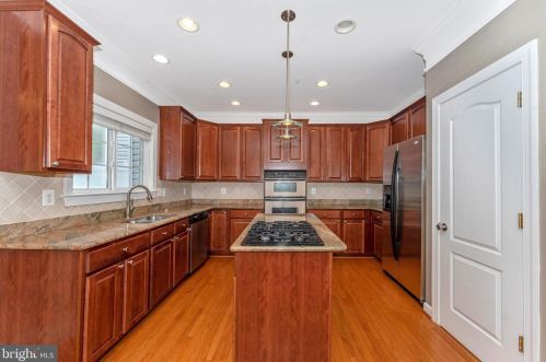 2305 Abby Rd, Edgewater MD 21037-2906 exterior