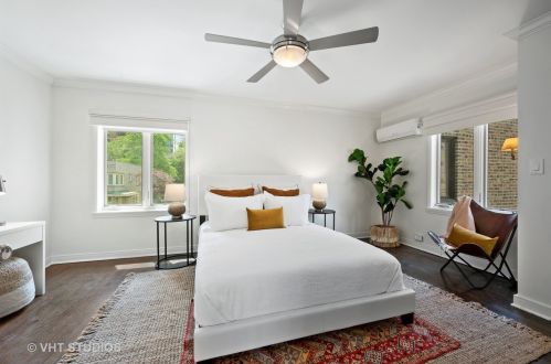 414 Wellington Ave, Chicago IL  60657-5804 exterior